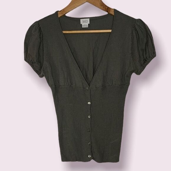 Suzyshier Short Sleeve Button Up - Picture 1 of 5